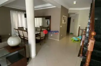 Casa sobreposta para venda com pisicna no bairro do embaré em santos!