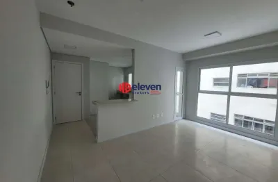 Apartamento moderno com 2 suítes e sacada a 50m da praia na ponta da praia, santos