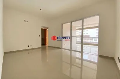 Apartamento de luxo a uma quadra da praia: conforto e lazer à beira-mar