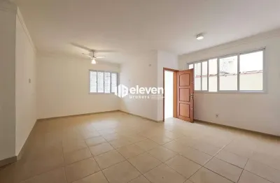 Casa sobreposta térrea com quintal na ponta da praia – santos