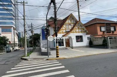Casa estilo europeu na aparecida — a 1 quadra do praiamar e 2 da praia | 256m² | 3 vagas | versátil e comercial