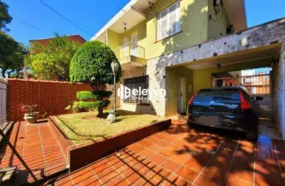 Casa à venda com piscina, área gourmet e solarium no campo grande.