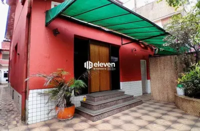 Casa ampla e versátil – ideal para comércio na encruzilhada