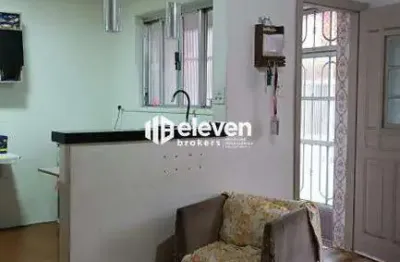 Casa de 83 m² em santos (macuco) – 2 quartos, 1 sala, 2 banheiros + lavabo