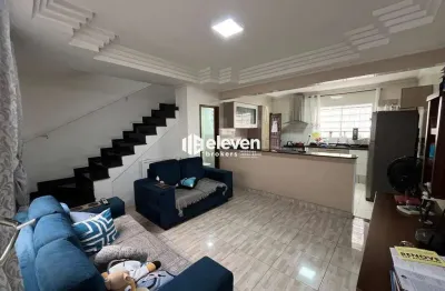 Sobrado de 03 dormitórios com 01 suíte, próximo ao centro - São Vicente