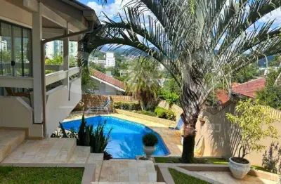 Casa com 4 suítes e piscina no bairro itoupava seca – blumenau