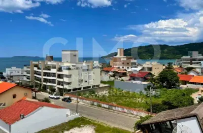 Cobertura duplex de alto padrão a 150 metros do mar em bombinhas
