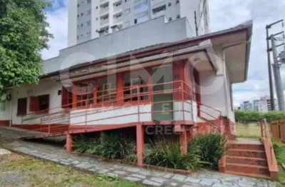 Casa em blumenau com 9 salas amplas e versáteis e com uma área de 450m²