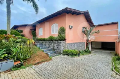 Casa à venda próxima à vila germânica com vista incrível e piscina