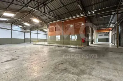 Galpão 750m² para alugar em blumenau, itoupavazinha, com pátio amplo