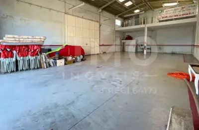 Galpão para locação em são josé/sc – 320m² com pé-direito alto e mezanino