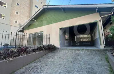 Casa comercial na ponta aguda em blumenau com 10 salas e 230 m²