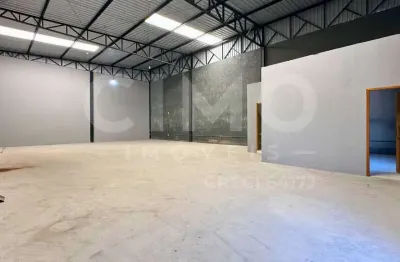 Galpão para locação em itapema com 5,8m de pé direito e escritório