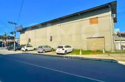 Galpão para locação de 480m² na 5ª avenida em balneário camboriú