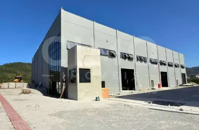 Galpão para locação 560m² em camboriú em condomínio fechado