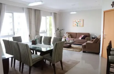 Espetacular apartamento de 220 m² oferece uma experiência de vida excepcional, combinando sofisticação, conforto e conveniência.