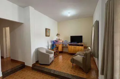 Excelente casa térrea, com 3 dormitórios sendo 1 suíte, com edícula e 4 vagas de garagem