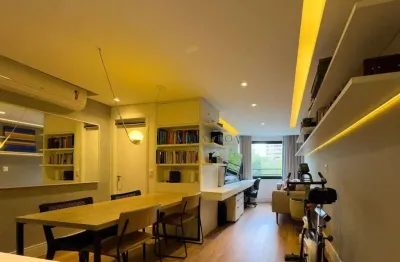 Apartamento reformado para venda em frente à praça do aquarius
