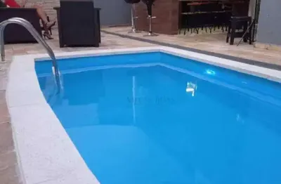 Sobrado de alto padrão com 4 suítes, piscina aquecida e energia solar!!