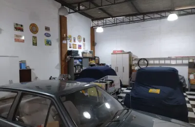 Casa ou escritórios com um galpão nos fundos., prox Hospital Estela Maris.