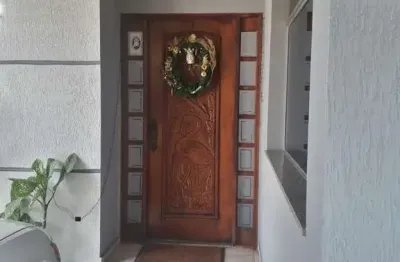 Casa residencial ou comercial com edícula, piscina e área gourmet