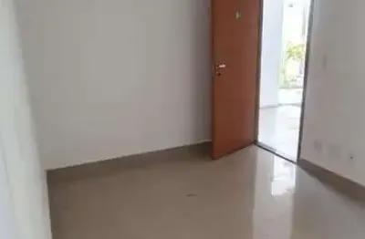 Apartamento térreo, com 02 dormitórios, frente ao condomínio jardim oásis