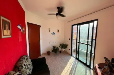 Apartamento com sacada de 1 quarto à venda na vila tupi em praia grande.