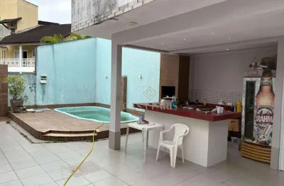 Sobrado com piscina e churrasqueira à venda no canto do forte, em praia grande/sp