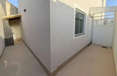 Sobrado com 2 dormitórios à venda, 70 m² por r$ 410.000 - maracanã - praia grande/sp
