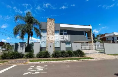 Sobrado à venda com 3 dormitórios, suíte, espaço gourmet e piscina – canoas