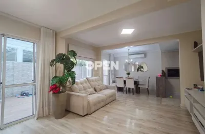 Casa em condomínio fechado 04 dormitórios sendo 02 suítes , moinhos de vento , canoas .