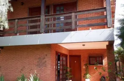 Casa à venda na Avenida Marginal Bento Ferreira Luiz, Jardim Zavanella, Araraquara