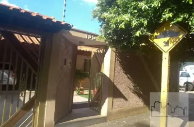 Casa com 3 quartos à venda na Rua Walter Rodrigues Mourão, Jardim Aranga, Araraquara