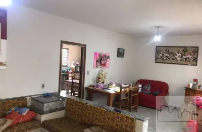 Casa com 3 quartos à venda na Rua Carlos Gomes, Centro, Araraquara