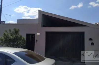 Casa à venda na Avenida Francisco José Rodrigues de Almeida, Jardim Gardênias, Araraquara