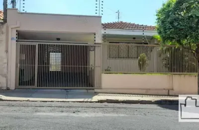 Casa à venda na Avenida Carlos Batista Magalhães, Vila Xavier (Vila Xavier), Araraquara