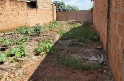 Terreno a venda no jardim maria luiza em araraquara.