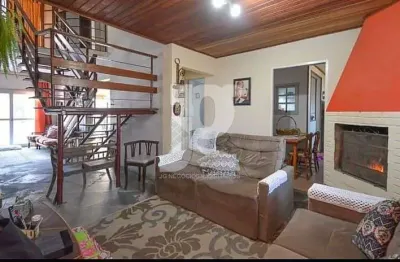 Excelente sobrado no areal com 4 dormitórios e piscina