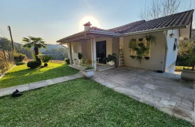 Excelente chácara urbana com residência no bairro monte bérico