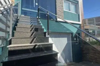 Casa com 03 dormitórios com 04 vagas de garagem no bairro esplanada em caxias do