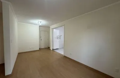 Apartamento semimobiliado com 2 dormitórios e 2 vagas no bairro panazzolo