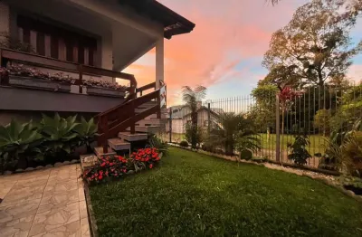 Casa semimobiliada com 04 dormitórios no bairro vila verde em caxias do sul