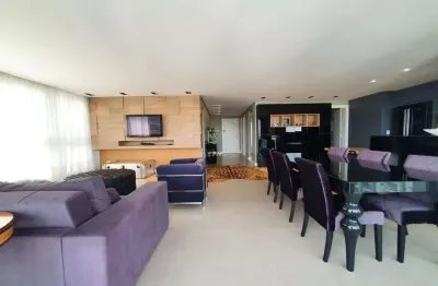 Apartamento semimobiliado com 3 suítes e 3 vagas no bairro madureira