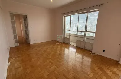 Apartamento semimobiliado 2 dormitórios com closet no centro