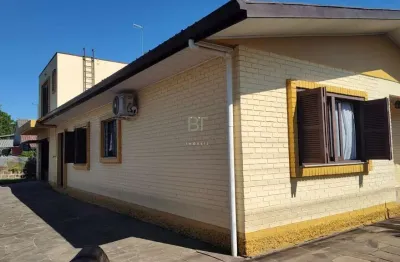 Casa de esquina no bairro desvio rizzo com 05 dormitórios e terreno de 360m².