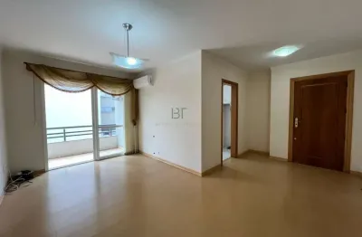 Apartamento semimobiliado de 02 dormitórios suíte e 1 vaga no centro