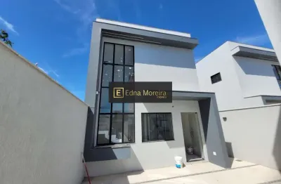 Venda de Casa de 3 Quartos na Vila do Peró, Cabo Frio-RJ: Suite, 2 Banheiros, 2 Vagas de Garagem