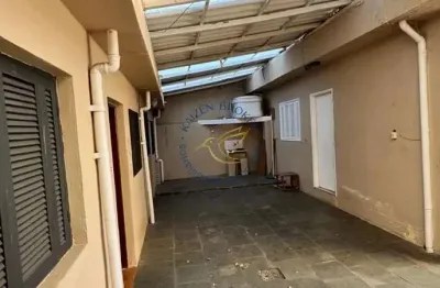 Casa à venda na vila mota em bragança paulista. duas moradias no mesmo terreno, quintal amplo, rua sem saída e excelente localização. aceita financiamento e fgts.