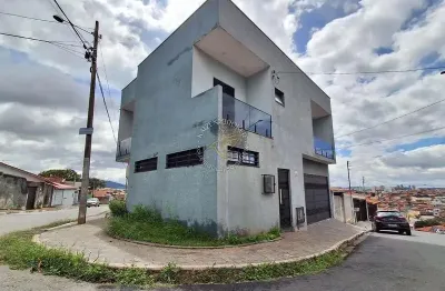 Sobrado à venda em vila garcia, bragança paulista sp. 3 suítes, 2 vagas, excelente localização. aceita permuta e financiamento. agende sua visita.