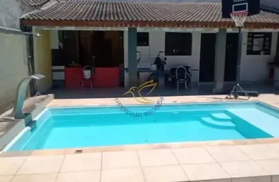 Conforto, lazer e privacidade em uma casa térrea com piscina no jardim vista alegre